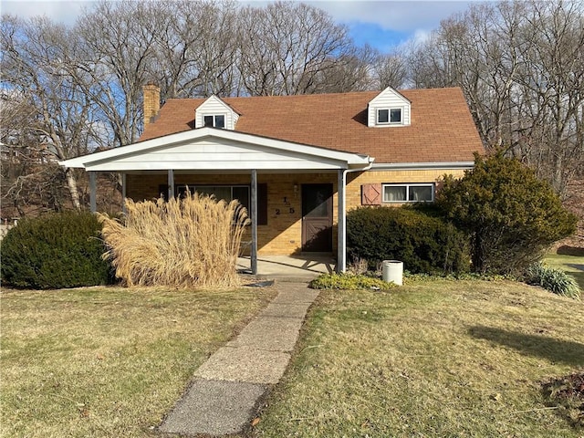 view of front facade with a front lawn