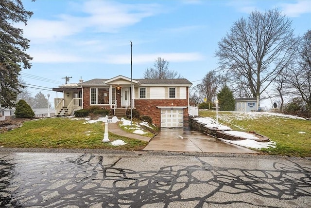 view of front of property featuring a garage and a front yard