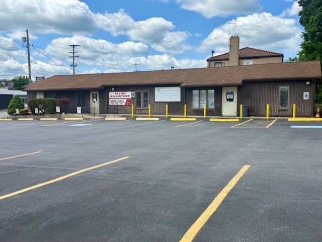 845 23rd St, Aliquippa, PA 15001 - view of building exterior featuring uncovered parking