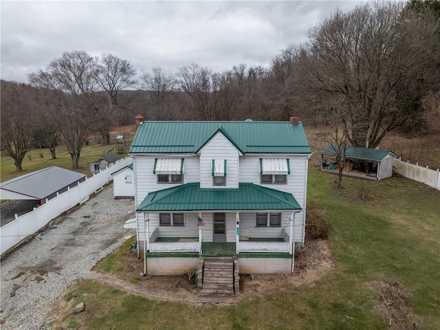 view of front of property with a front lawn and covered porch