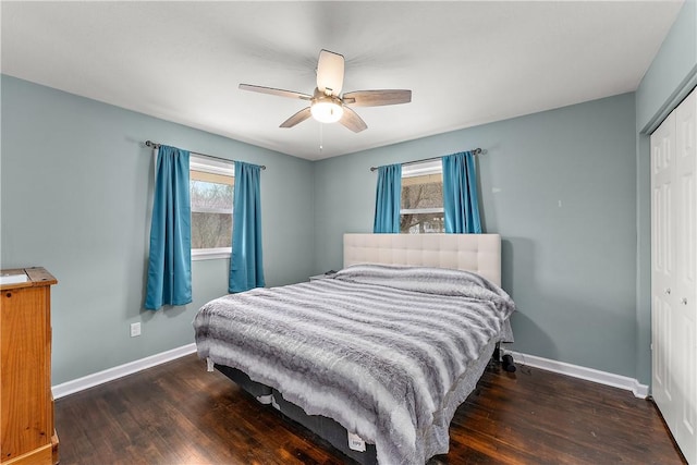 bedroom featuring dark hardwood / wood-style floors, ceiling fan, and a closet