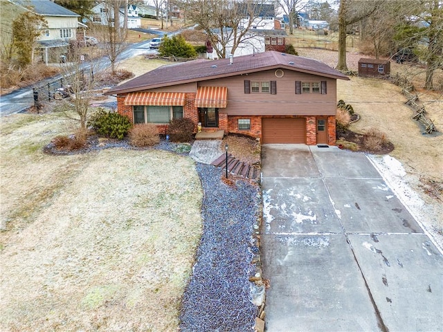 view of front facade featuring a garage