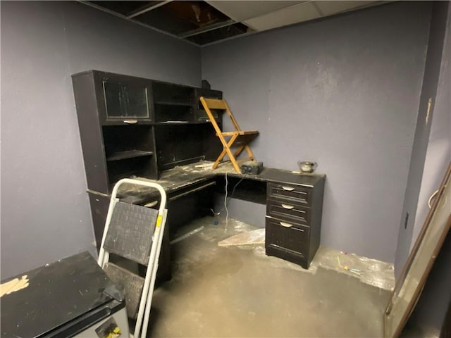 office area featuring concrete flooring