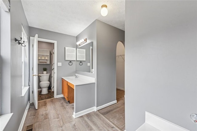 530 Peregrine Dr, North Huntingdon, PA 15642 - full bath featuring toilet, wood finished floors, baseboards, and a textured ceiling