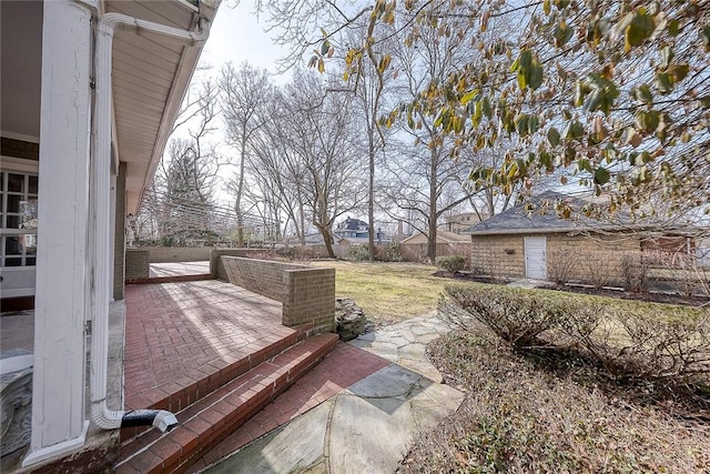 view of yard featuring a patio area