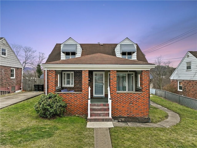 view of front of home featuring a yard