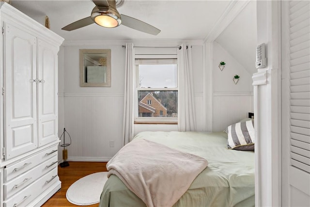 bedroom featuring ornamental molding, hardwood / wood-style floors, and ceiling fan