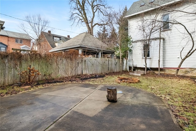 view of yard featuring a patio