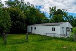 exterior space featuring a yard