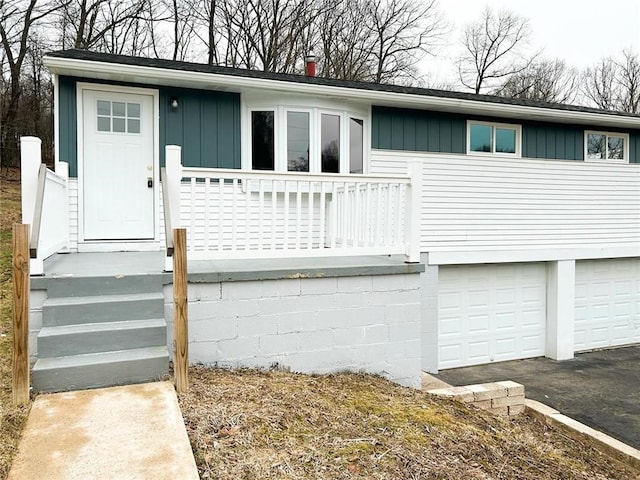 single story home featuring a garage