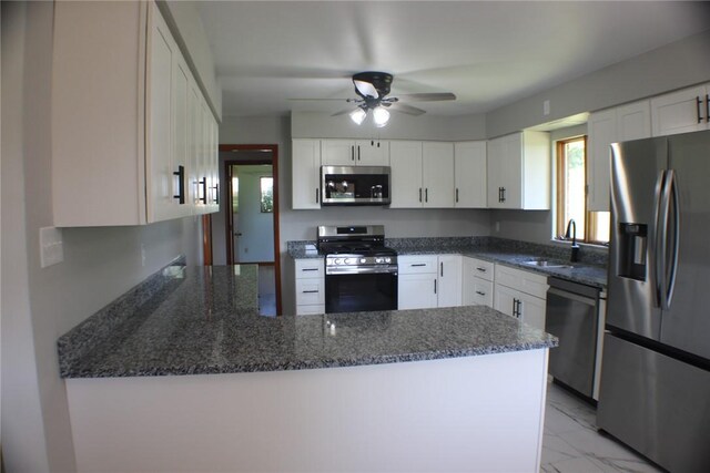 30 Manor Rd, Donora, PA 15033 - photo 2