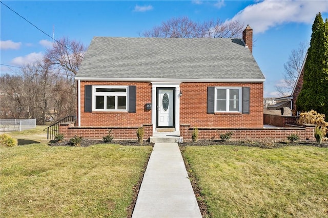 view of front of property featuring a front lawn