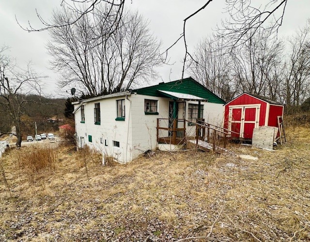 view of front of home featuring a storage unit