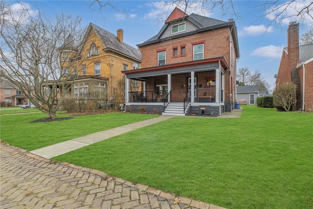 view of front of property featuring a porch and a front yard