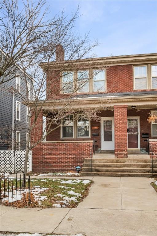 view of front of home featuring a porch