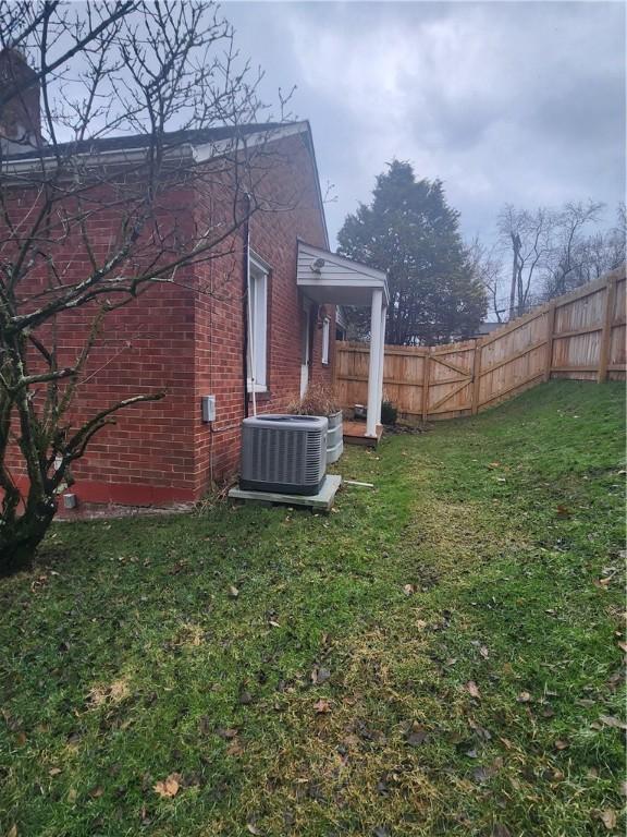 view of yard featuring cooling unit