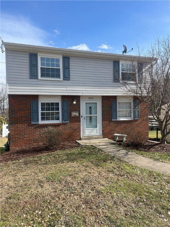 view of front of house with a front lawn