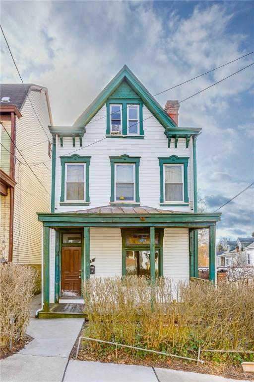 view of front of house with covered porch