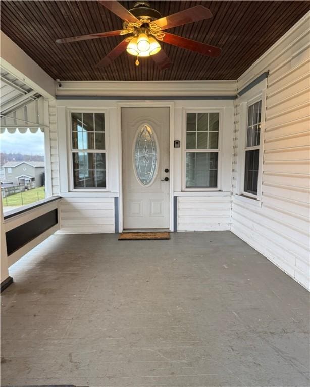 property entrance featuring a porch