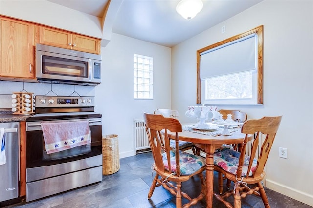 kitchen featuring tasteful backsplash and appliances with stainless steel finishes