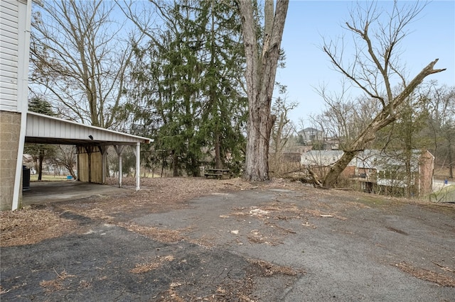 view of yard featuring a carport