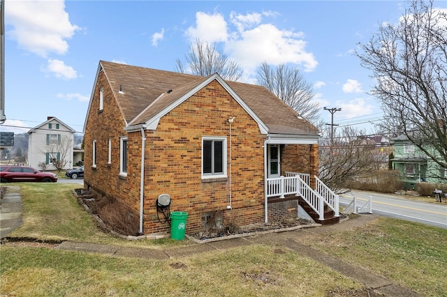 exterior space featuring a yard