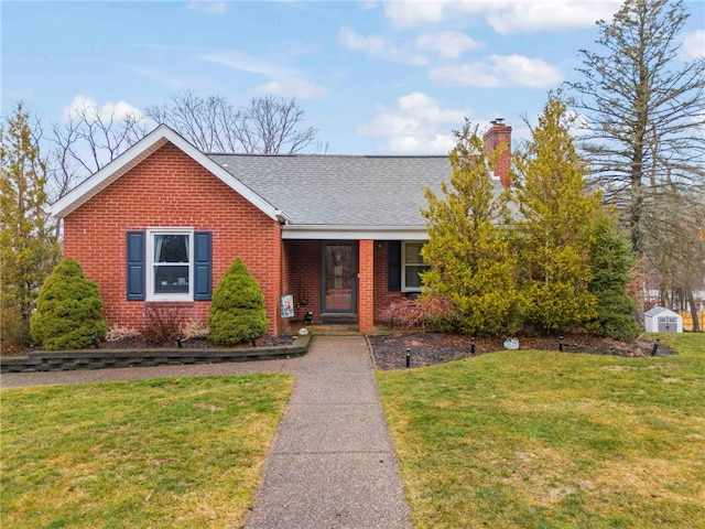 view of front facade with a front yard