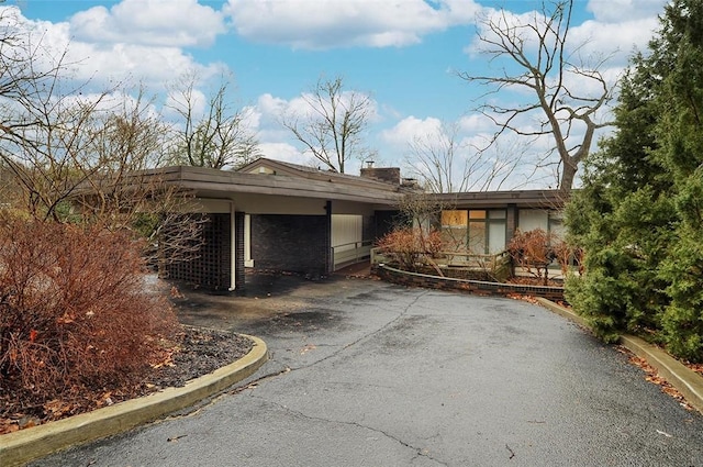 single story home with a carport