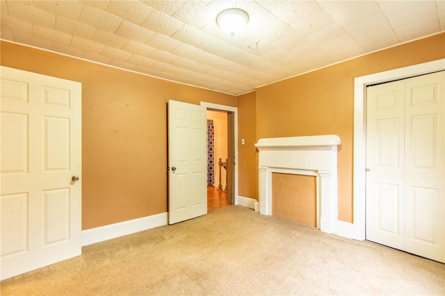 unfurnished bedroom featuring carpet flooring and a closet