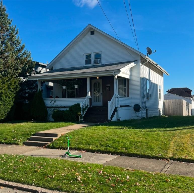 bungalow-style house featuring a front lawn