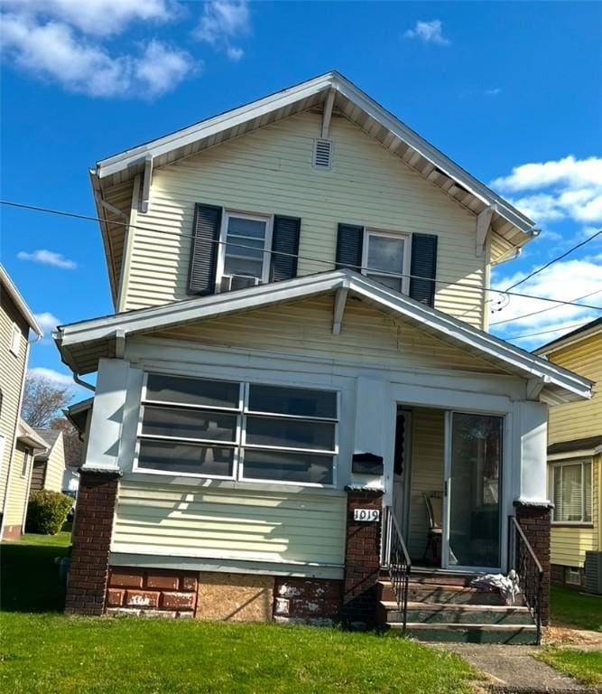 view of front of house featuring central AC and a front lawn