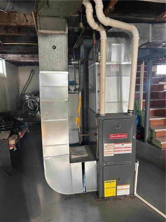 utility room with washer / clothes dryer