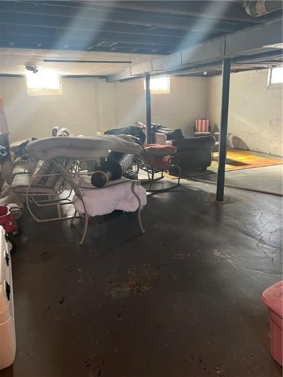 1112 Summit St, New Castle/5Th, PA 16101 - basement with concrete block wall