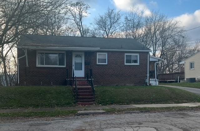 1112 Summit St, New Castle/5Th, PA 16101 - bungalow-style home featuring brick siding and a front lawn