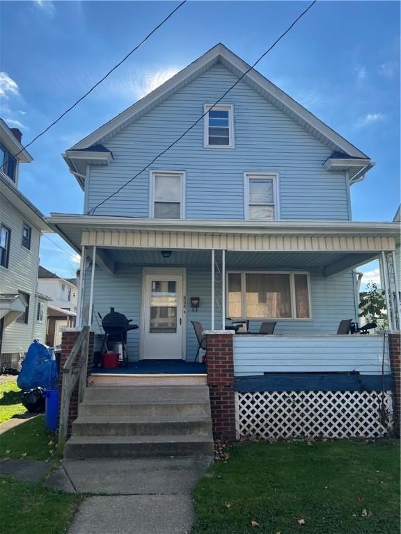 view of front facade with covered porch and a front yard