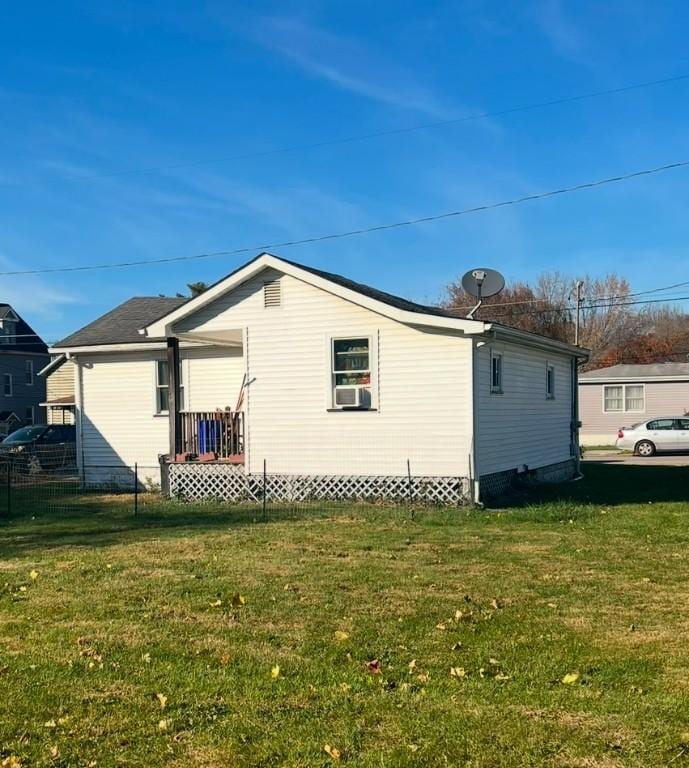 view of side of property featuring a lawn