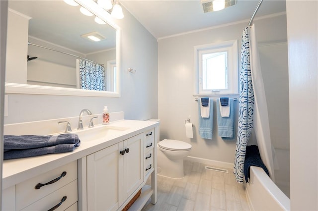 full bathroom featuring crown molding, hardwood / wood-style floors, vanity, shower / bath combination with curtain, and toilet