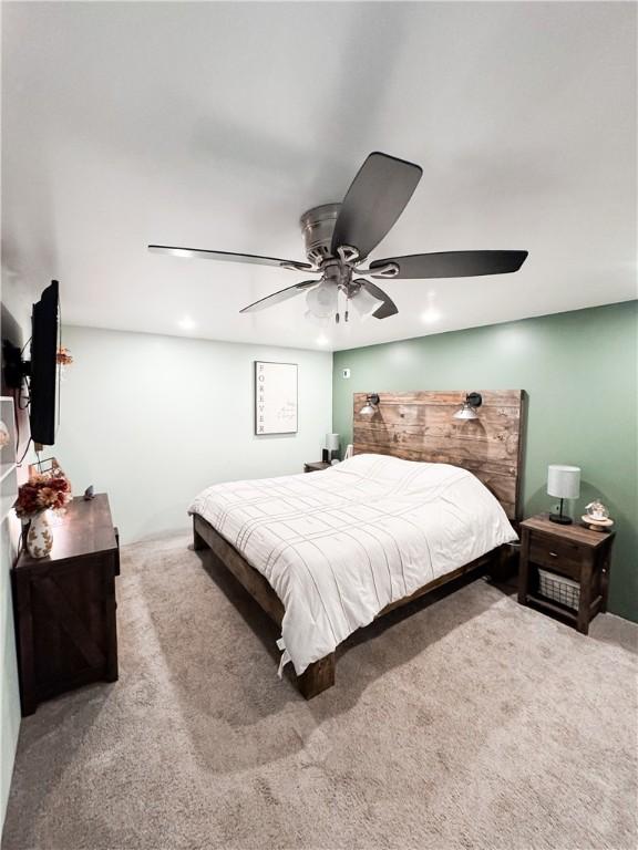 carpeted bedroom featuring ceiling fan