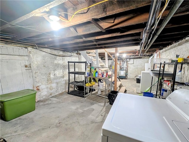 basement featuring washer / dryer