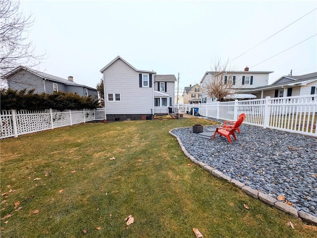 view of yard featuring an outdoor fire pit