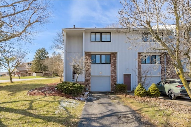 view of front of property featuring a garage and a front lawn