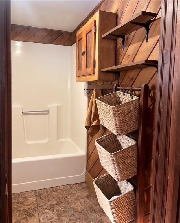 bathroom with shower / washtub combination