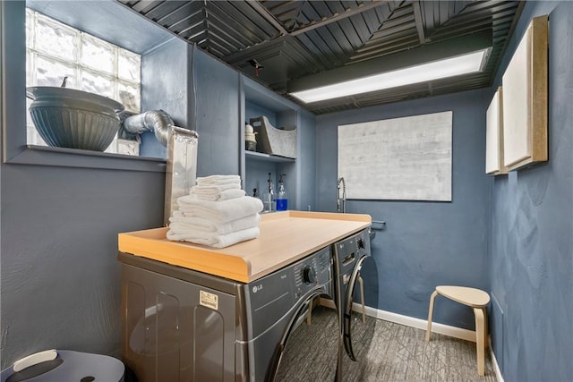 laundry room with washer / clothes dryer