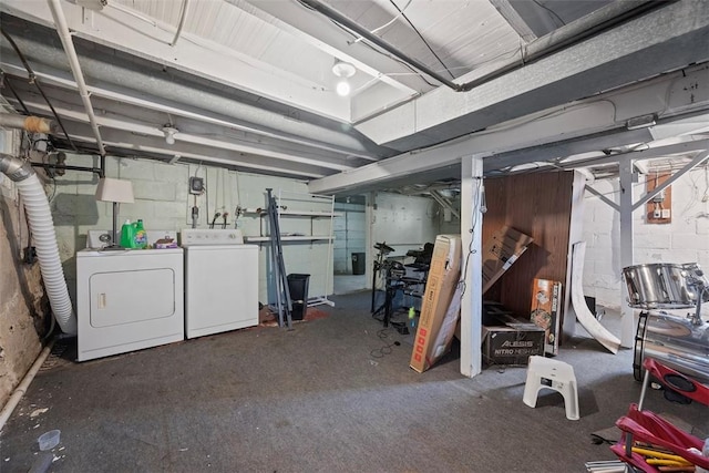 basement with washing machine and dryer