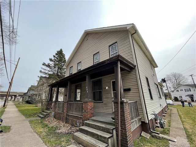 view of front of home with covered porch