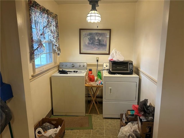 laundry area featuring washing machine and dryer and light tile patterned flooring