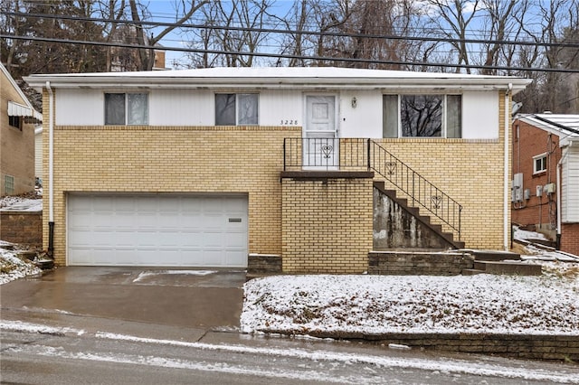 view of front facade with a garage