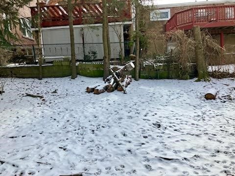 view of yard layered in snow