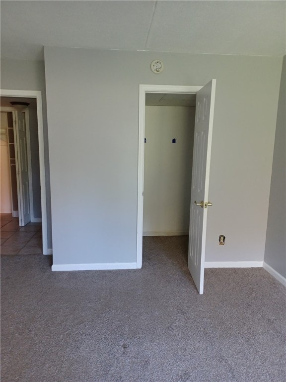 unfurnished bedroom featuring carpet floors