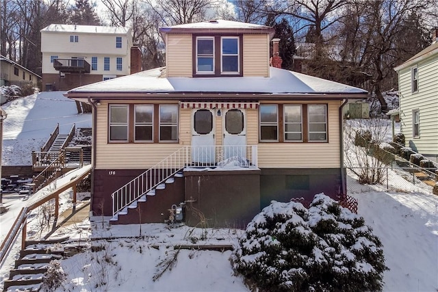 view of front of property